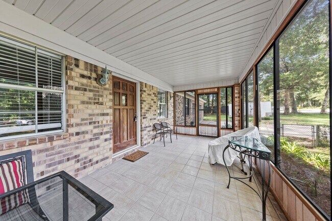 Building Photo - Charming All-Brick Home with Oversized Gar...