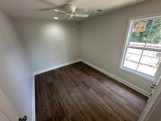 Foto del edificio - 35 Wyatt Ln