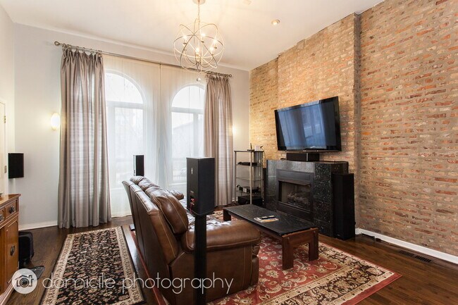 Building Photo - 1 West Washington Boulevard, Chicago, IL 60612 - 3 BR 2 BA condo