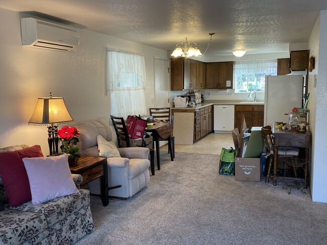 Foto del edificio - 721 Brookside Cir