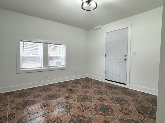 Building Photo - 3919 W Potomac Ave