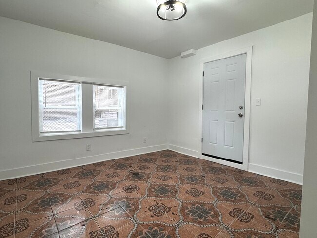 Foto del edificio - 3919 W Potomac Ave