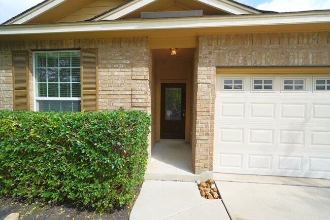 Building Photo - Beautiful One Story Home in Gated Community. Realtor Commission Offered: $500
