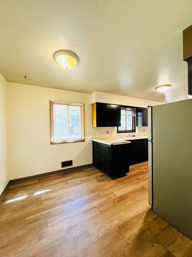 Foto del edificio - Spacious 4 bedroom 2 bath Ranch Style House In Fort Collins