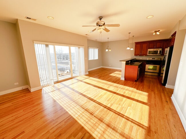 Foto del edificio - 6112 W Diversey Ave