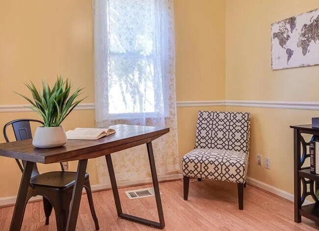 Foto del edificio - 8405 Brady Ave