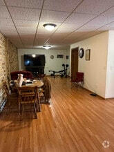 Building Photo - 320 Oak Ave N