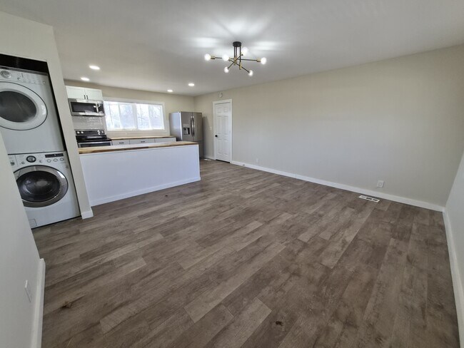 Foto del edificio - 8515 Georgiana Ln