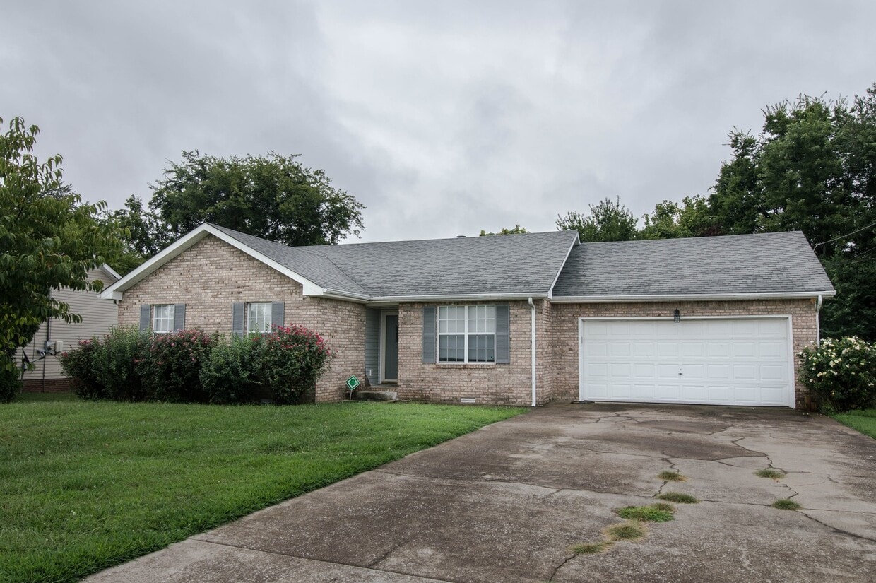 Foto principal - Pet Friendly Three Bedroom!