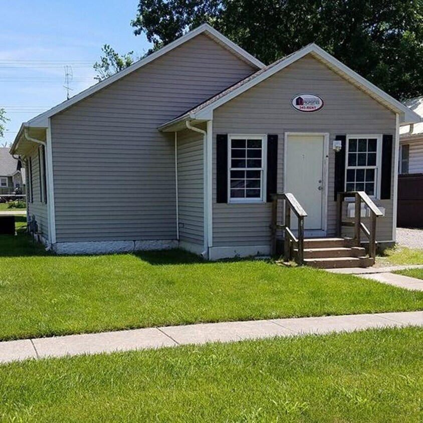 1701 11th Street 4 Bed/1 Bath House House Rental in Charleston, IL