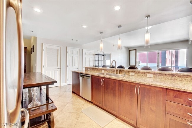 Building Photo - 150 S Las Vegas Blvd