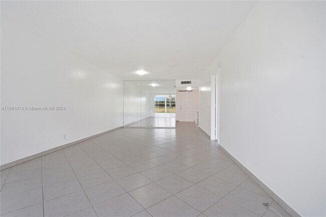 Building Photo - 2651 S Course Dr