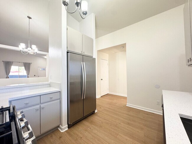 Building Photo - COMING SOON!!! Lovely 3 Bedroom / 2 Bath Apartment in Cathedral City!