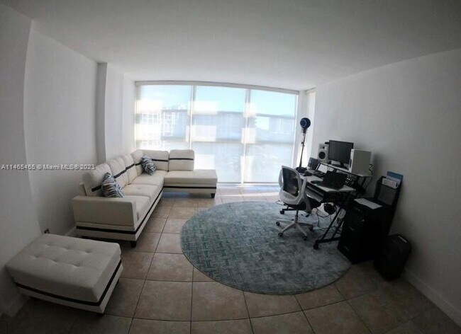 Foto del edificio - 400 Leslie Dr