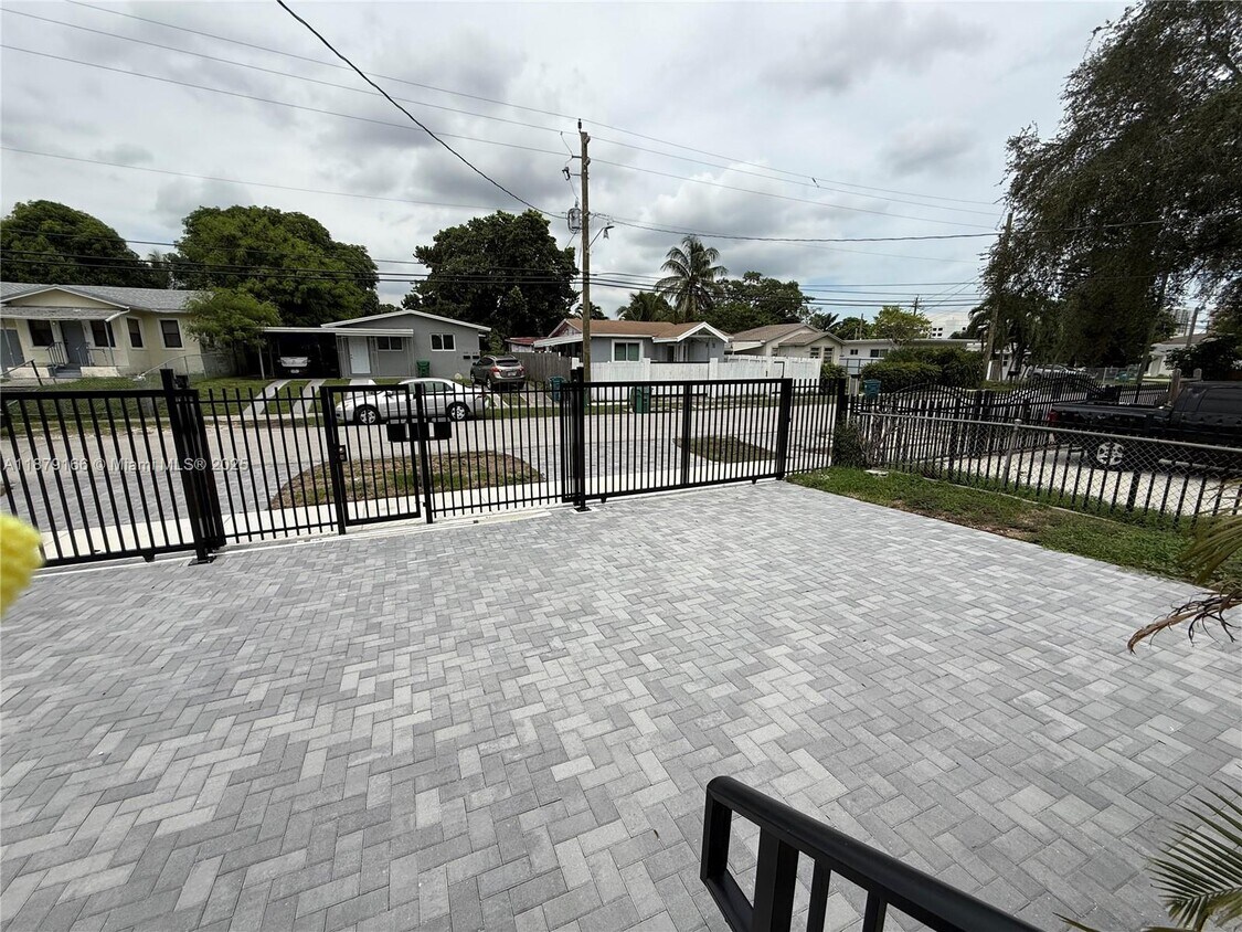 Foto principal - 1256 NE 110th Terrace