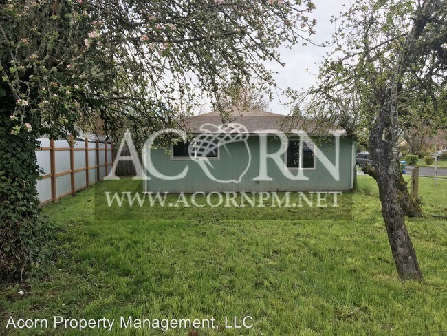 Building Photo - 880 W 25th Ave