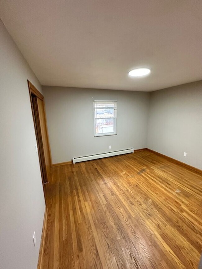 Foto del edificio - 523 Mishler Rd