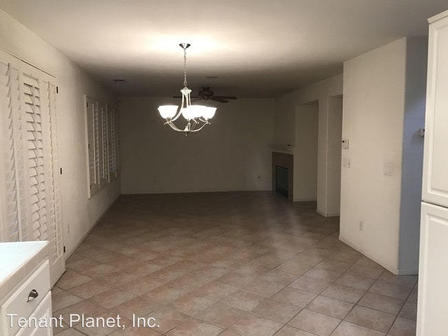 Building Photo - 2267 Poppy Hills Dr