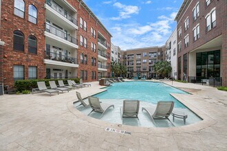 Building Photo - 6363 San Felipe St