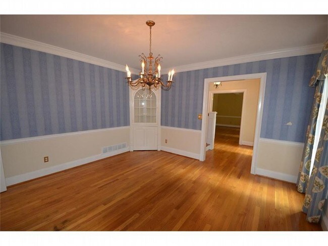 Building Photo - 8915 River Run