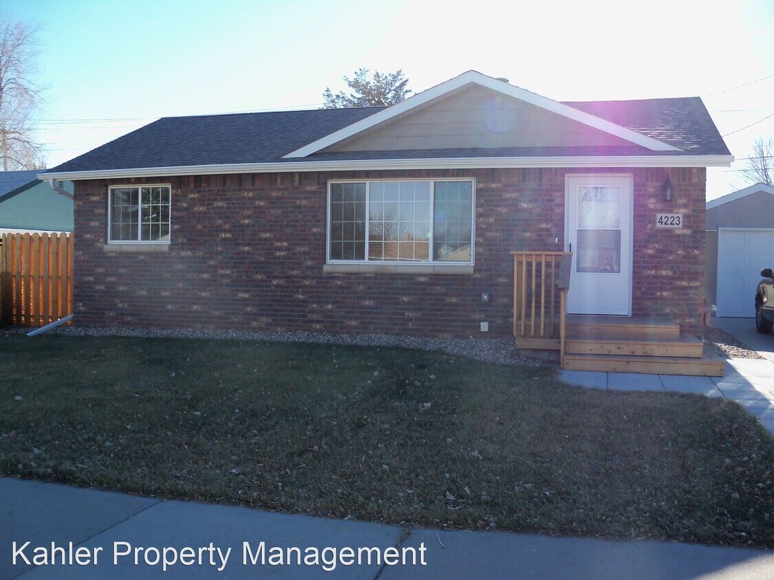 Foto principal - 4 br, 2 bath House - 4223 W. Chicago St