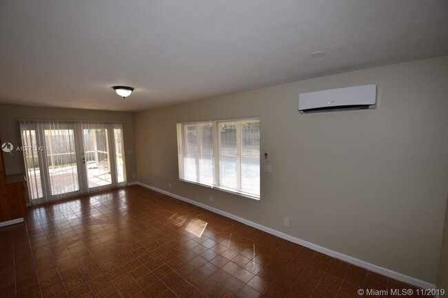 Foto del edificio - 1104 SW 12th St