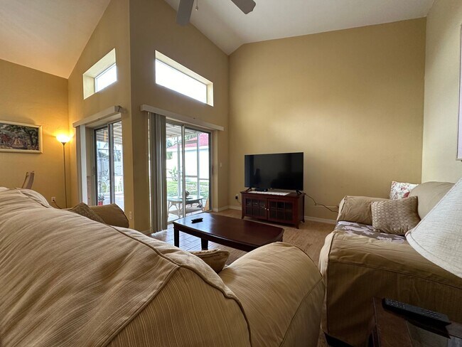 Foto del edificio - ANNUAL RENTAL - FURNISHED 2 BED / 2 BATH H...