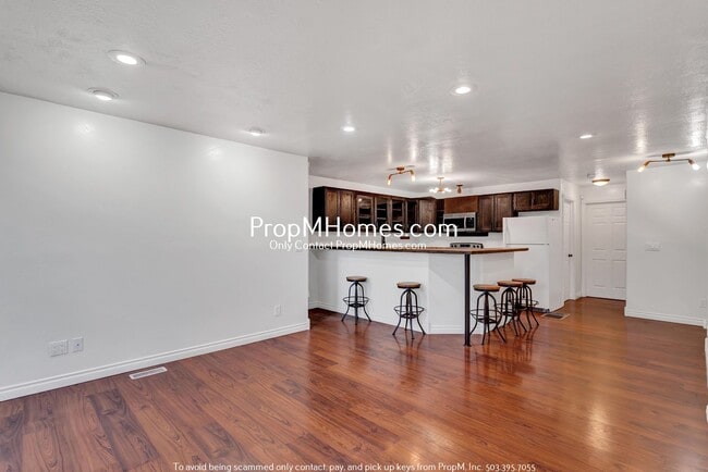 Building Photo - Spacious 4 Bedroom Home in the Heart of NW!