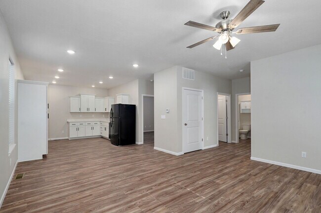 Building Photo - 319 S Florence Ave