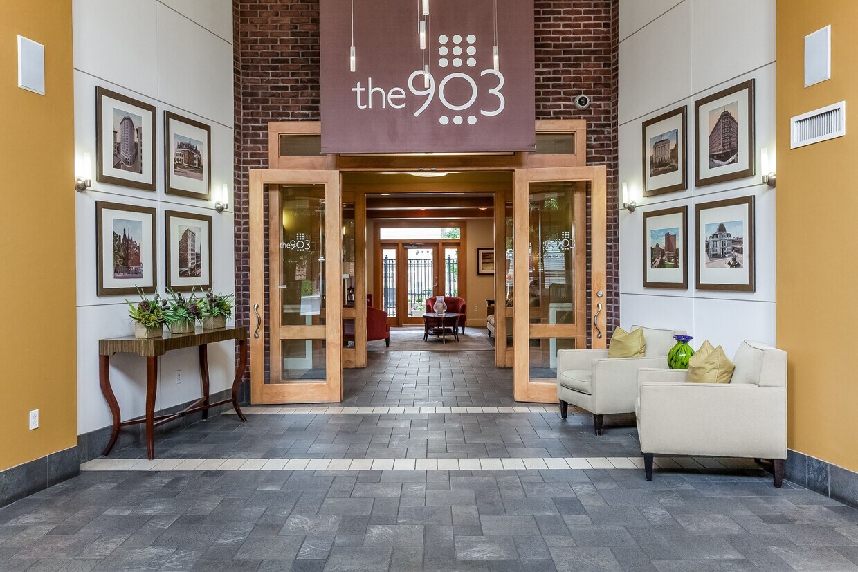 Entry Way - 903 Providence Pl