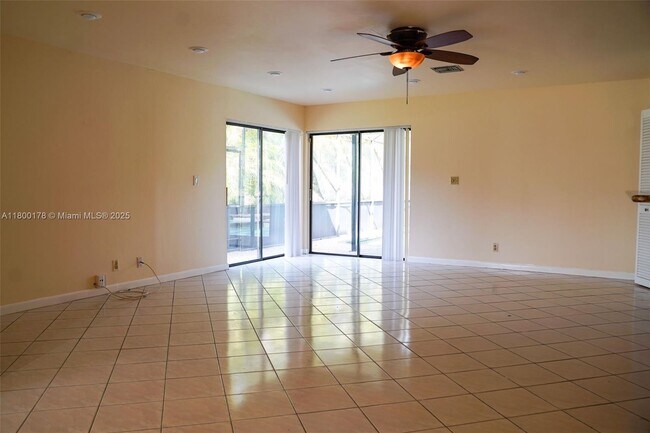 Foto del edificio - 9191 NW 3rd Ct