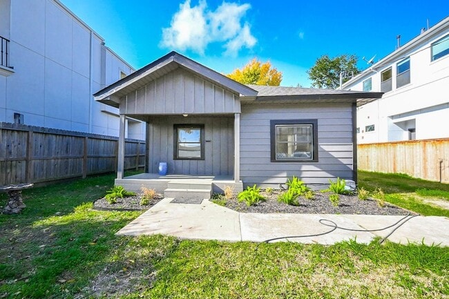 Photo - 1507 Laird St House