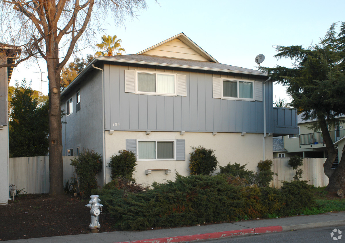 Building Photo - 184 Permanente Way