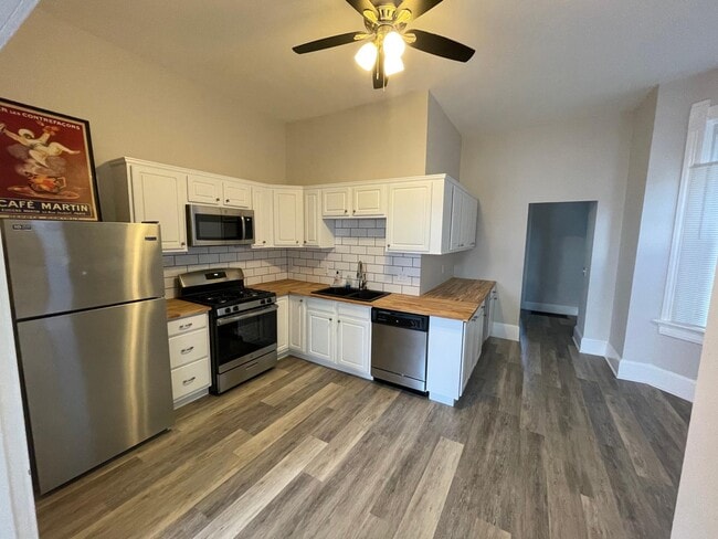 Building Photo - 1213 Bates Ave