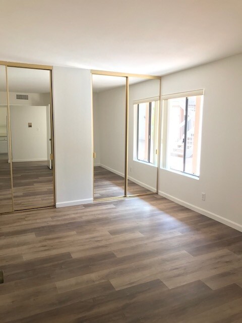 Foto principal - 15215 W Magnolia Blvd