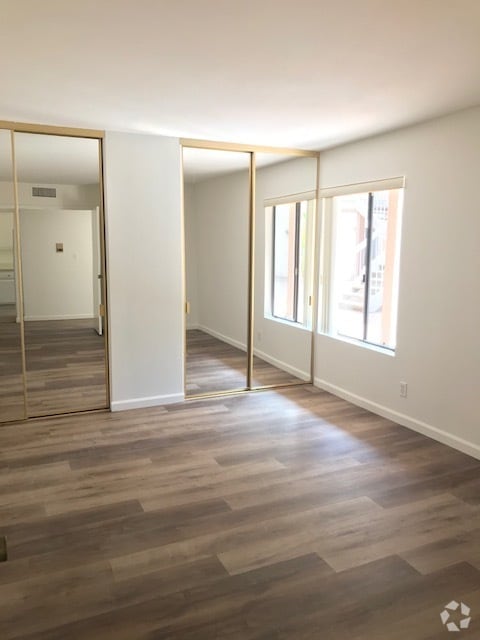 Building Photo - 15215 W Magnolia Blvd