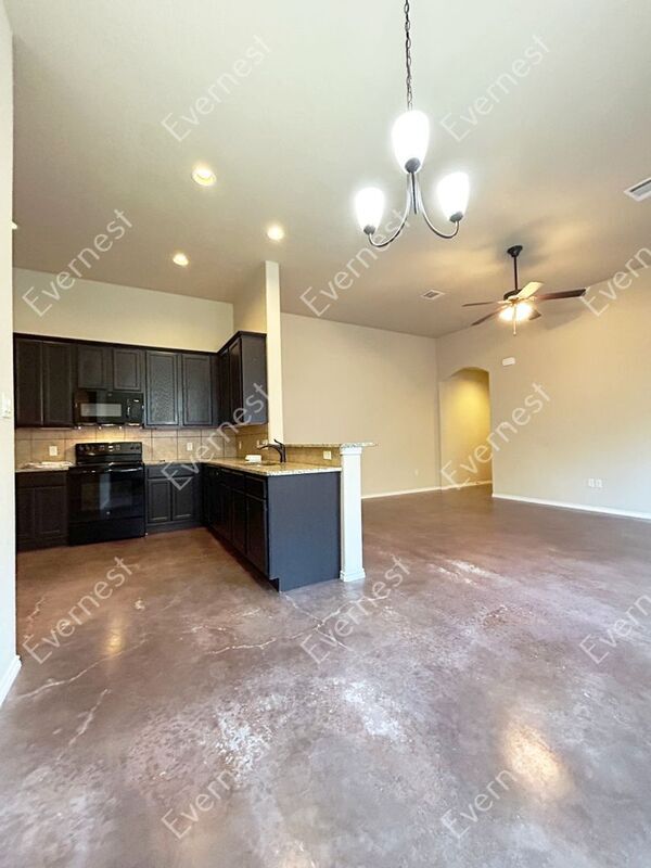 Building Photo - 2571 Pahmeyer Rd