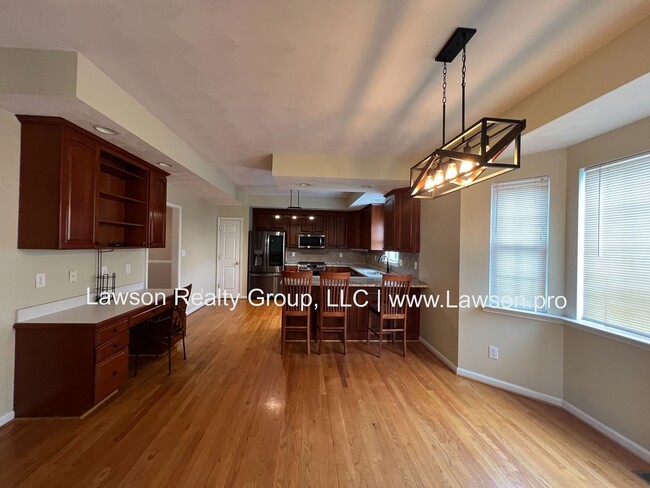 Building Photo - Large 4 Bedroom, 2 1/2 Bath Colonial Style...