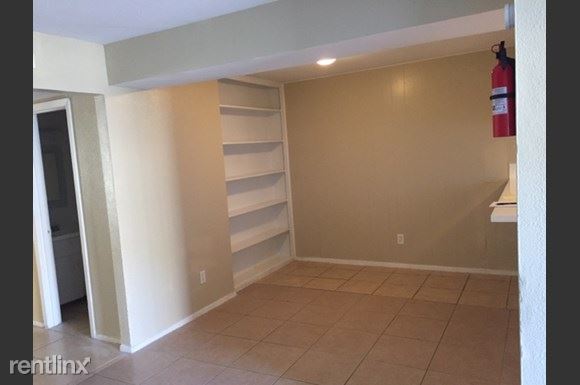 Foto principal - 8351 Park Place Blvd