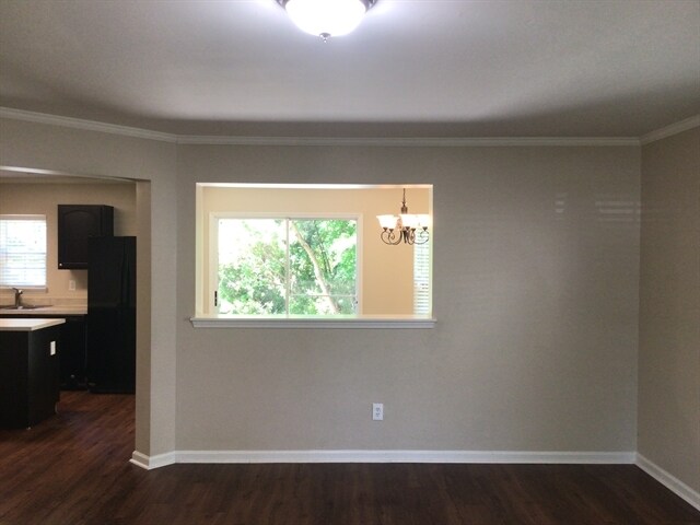 Foto del edificio - 5015 Springdale Drive