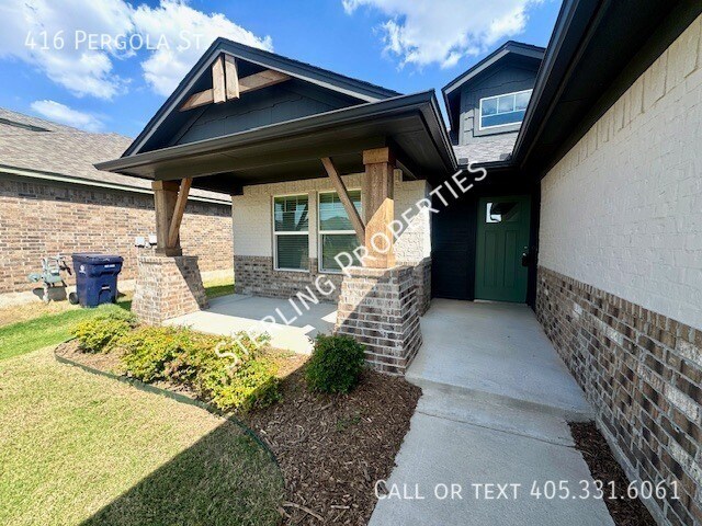Building Photo - 416 Pergola St