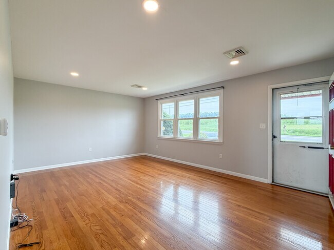 Foto del edificio - 1435 Bowmansville Rd