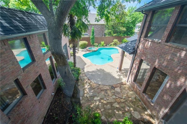 Building Photo - 3221 Oak Hollow Dr