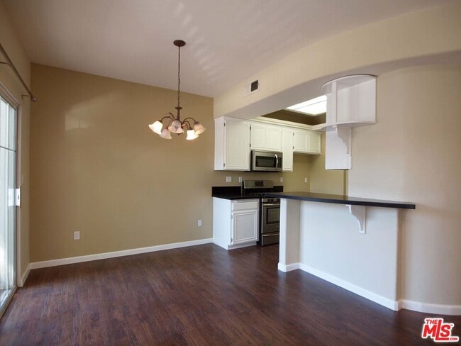 Building Photo - 14061 Milbank St