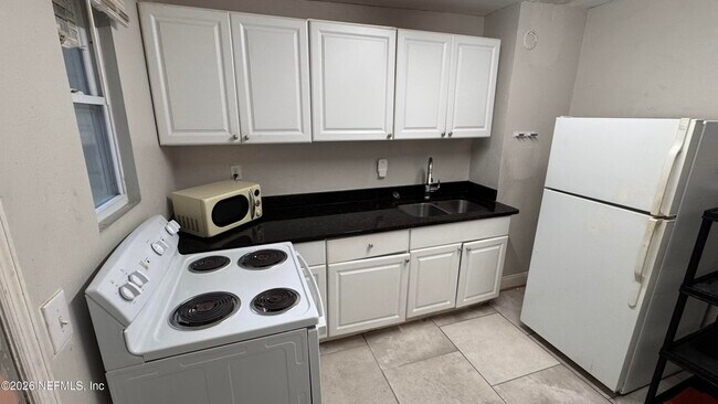 Foto del edificio - 1245 W 30th St