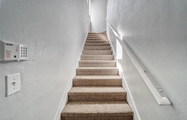 Building Photo - 17912 Villa Creek Dr