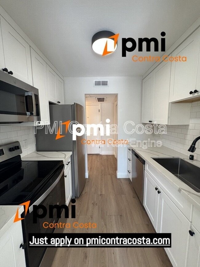 Foto del edificio - 320 N Civic Dr