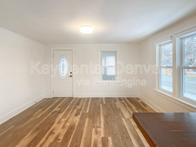 Building Photo - 4998 N Irving St