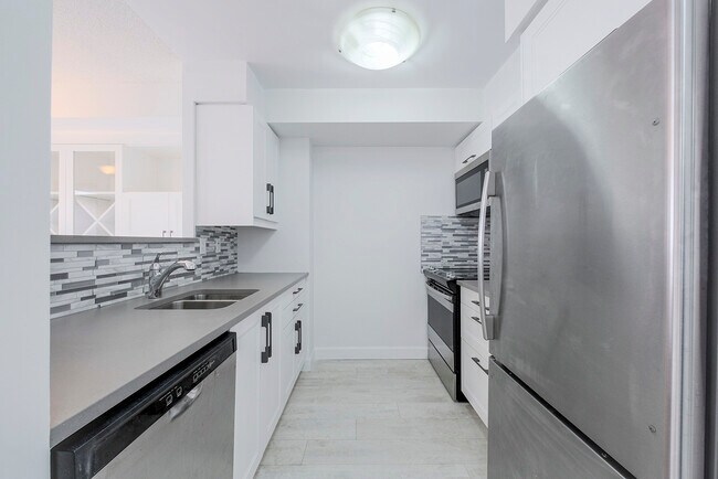 Photo du bâtiment - 700-2700 Humberwood Blvd