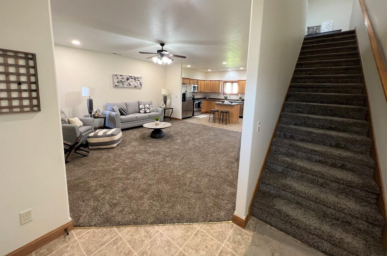 1915 10th Ave SE, Aberdeen, SD 57401 Townhome Rentals in Aberdeen SD